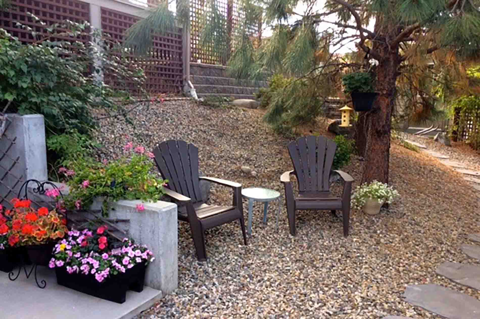 Poolside Yard Terrace Peachland Bb